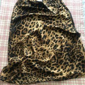Gorgeous leopard print poly skirt Sz M
